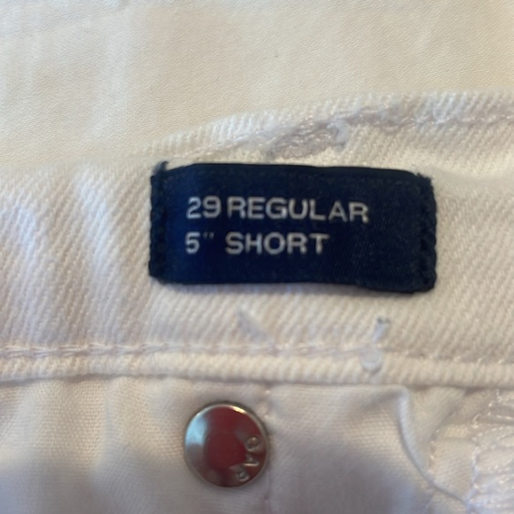 Gap 5” White Denim Shorts with Raw Edges-Waist 29/8 - Picture 9 of 11